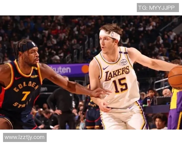 勇士与湖人激战再续腾讯直播精彩对决引发球迷热议